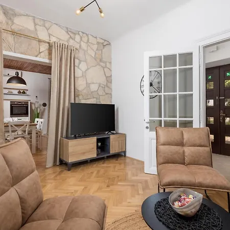 Apartment Carmen *