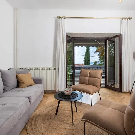 Apartment Carmen *