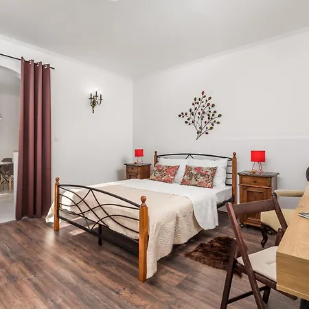 Carmen Apartment